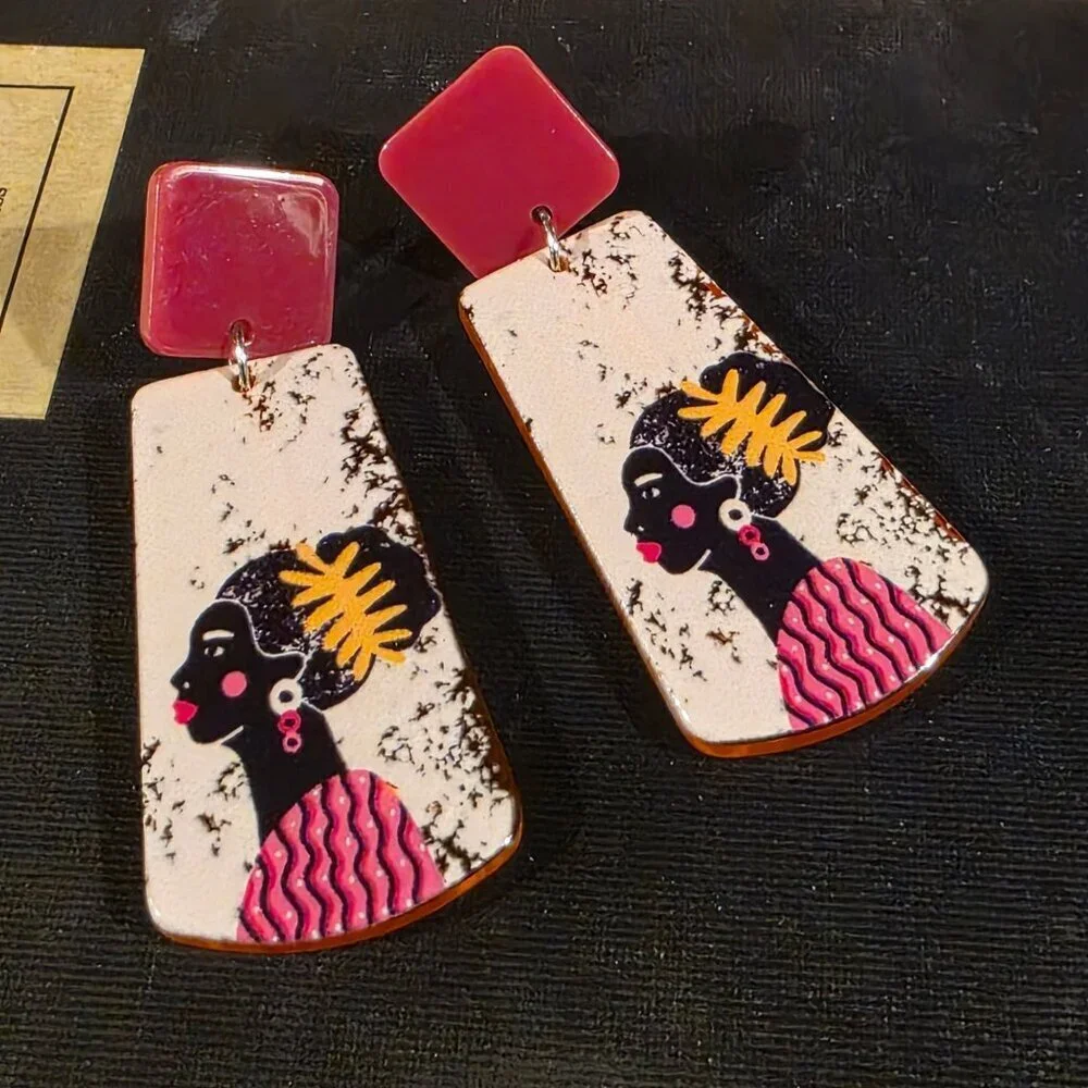 Retro 80s Style Artsy African Woman Vintage Lucite Pendant Dangle earrings - Picture 1 of 8